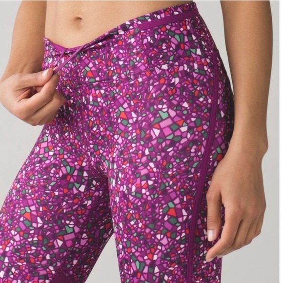 Lululemon Paradise Camo Real Quick Crop Leggings Size 6 - Picture 5 of 16